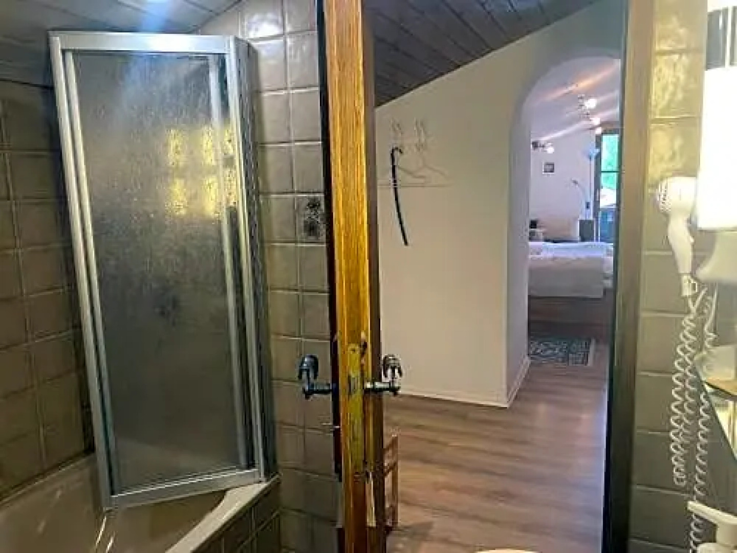 Das Maximilian by stayFritz - DZ Hausham mit Frühstück und Schwimmteich in Top-Lage