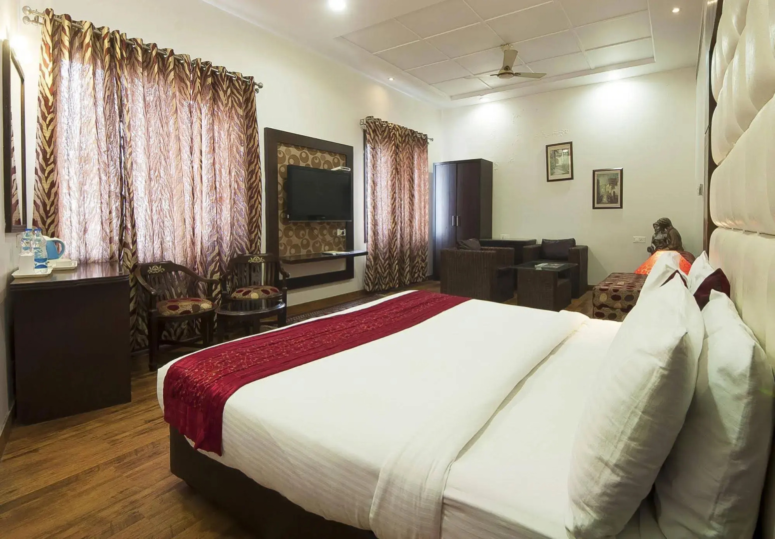 OYO Flagship 113 Golden Temple Road