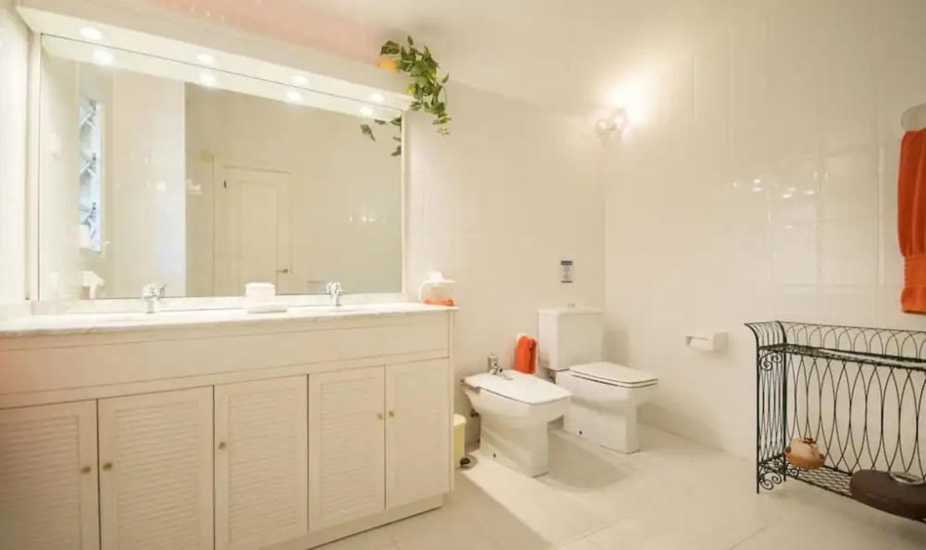 Villa Cossis Beach TVL 32