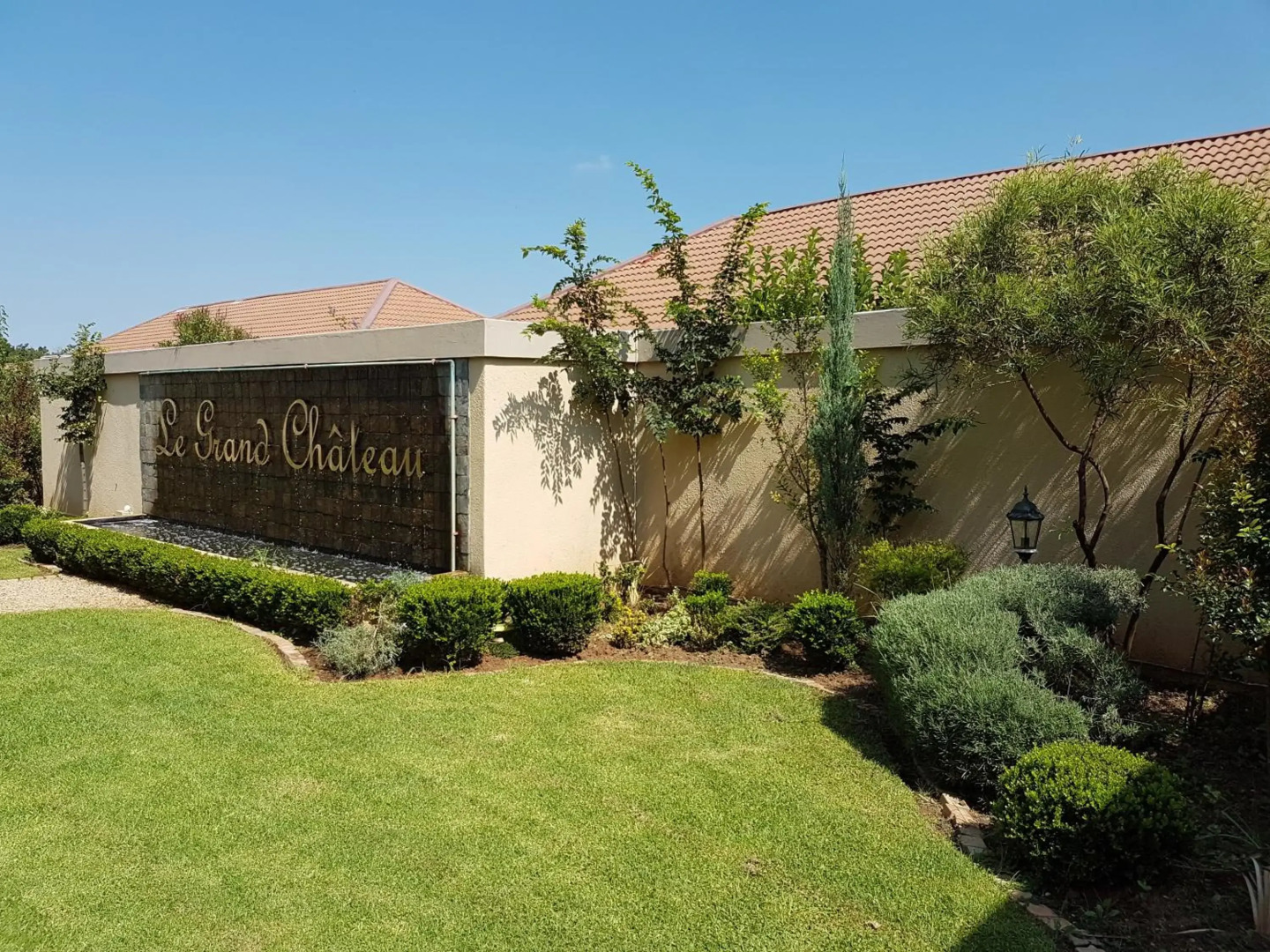 Le Grand Chateau Hotel