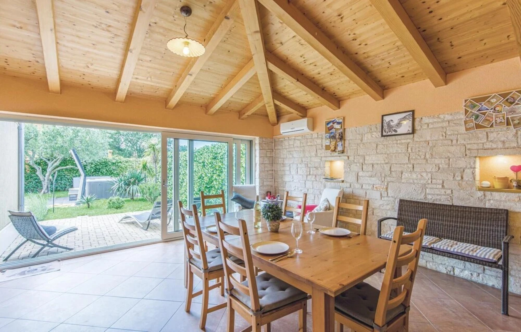 Beautiful Home in Strada Contesa With Jacuzzi, Wifi and 3 Bedrooms