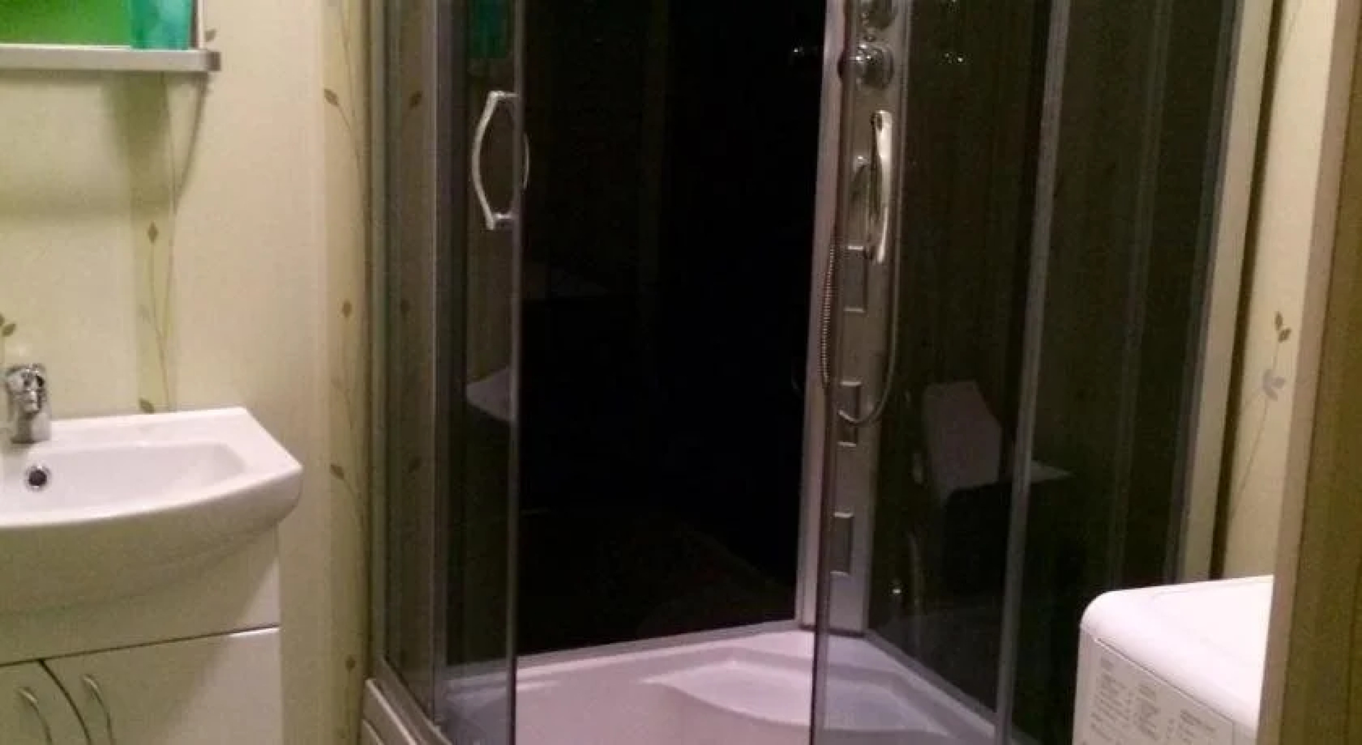 Green Cat Capsule Hostel