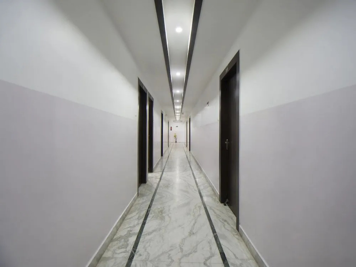 OYO 33503 Hotel Holiday international