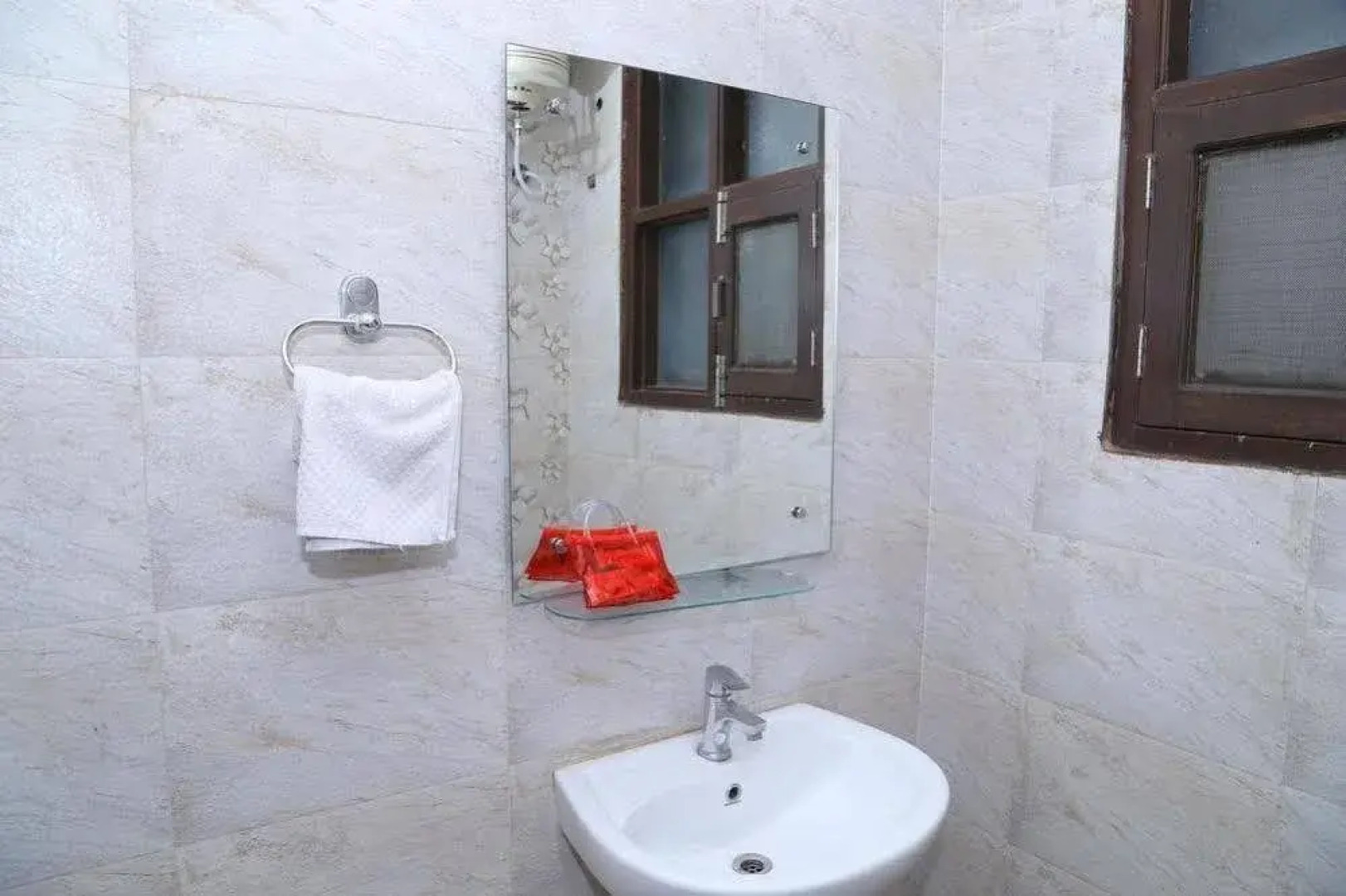 OYO Rooms Paras down Town Mall