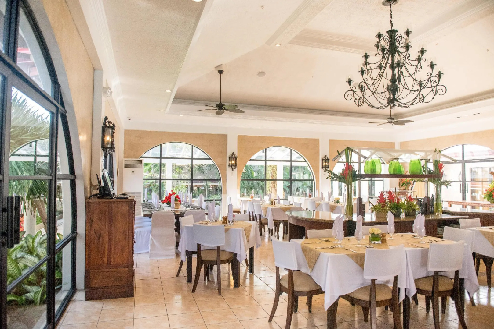 Montebello Villa Hotel