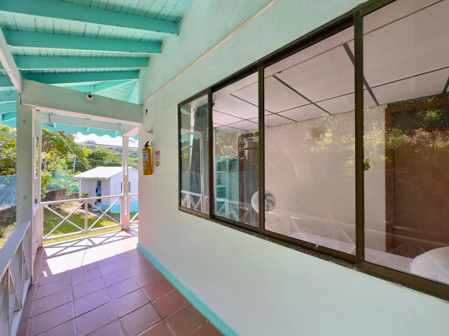 South West Bay Cabañas