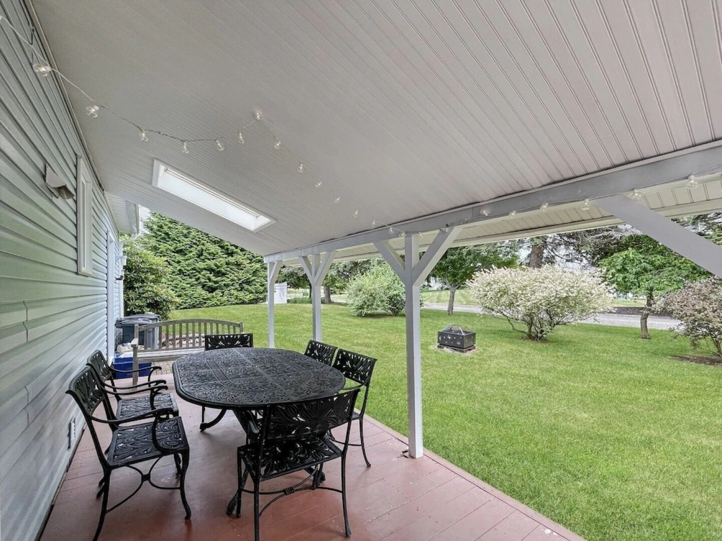 Beach House - Y842 Minutes To York Beach 3 Bedroom Home by RedAwning