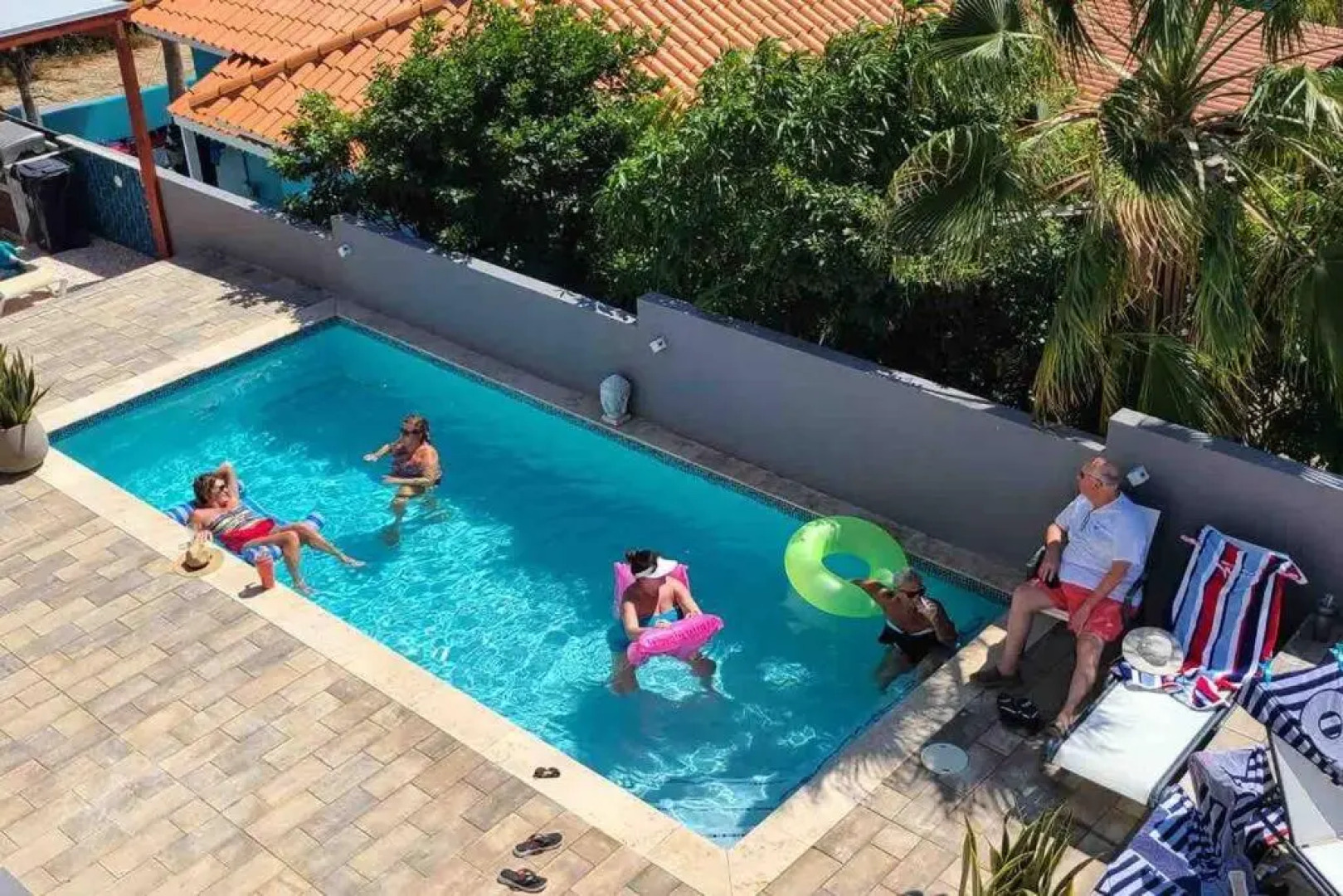 Private Estate with Pool 10bed/6baths