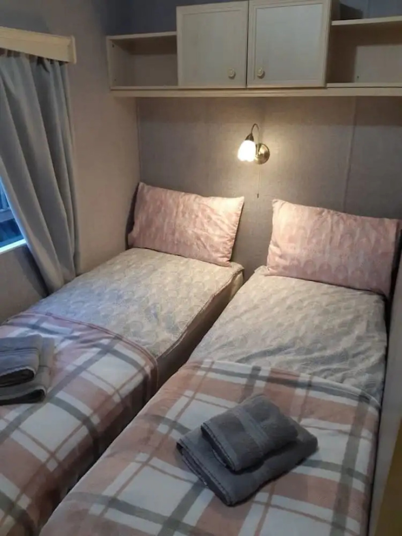 Beautifully Decorated 2 bed Caravan in Foel, Welsh