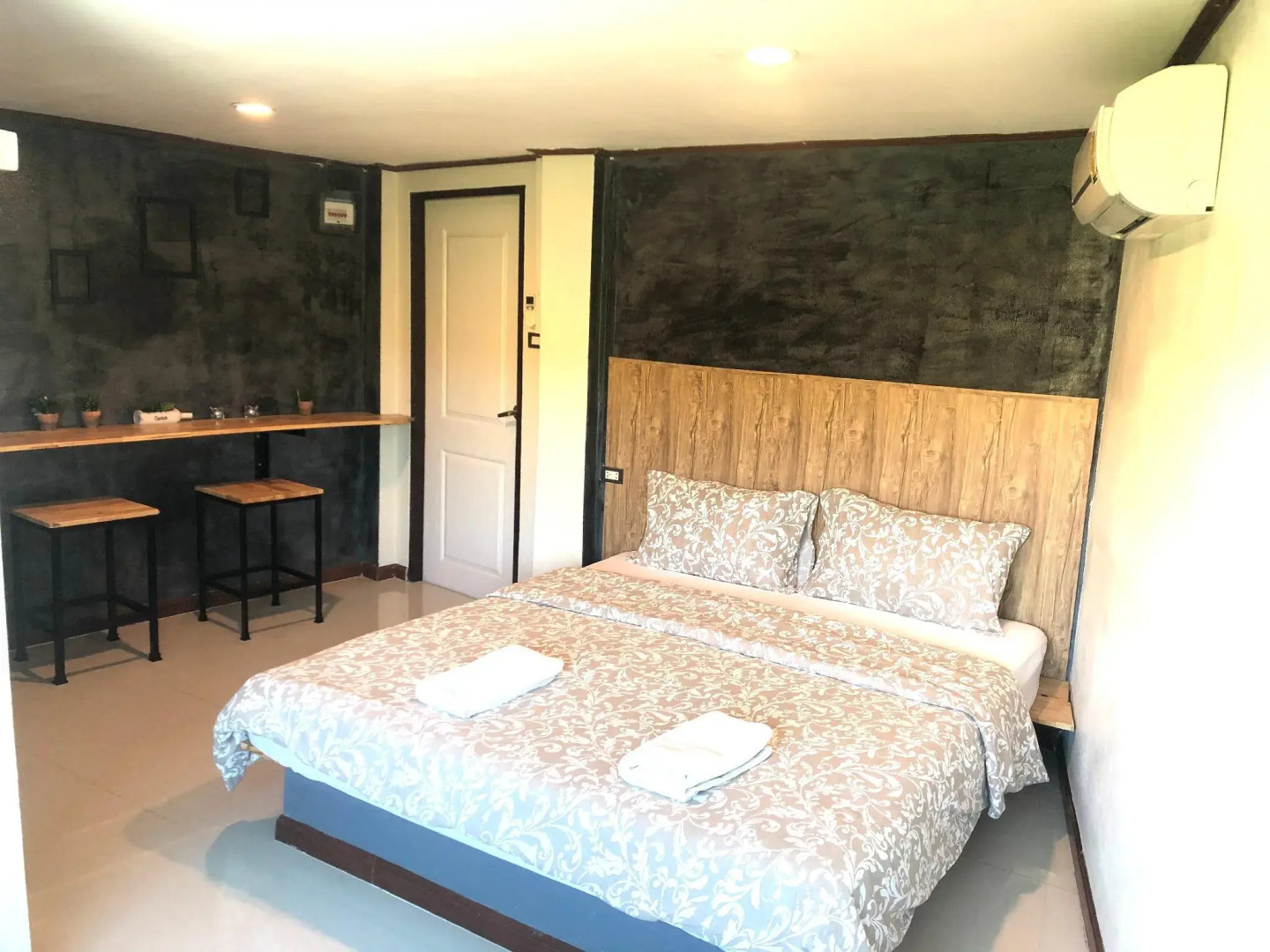 Yellow House Koh Sichang