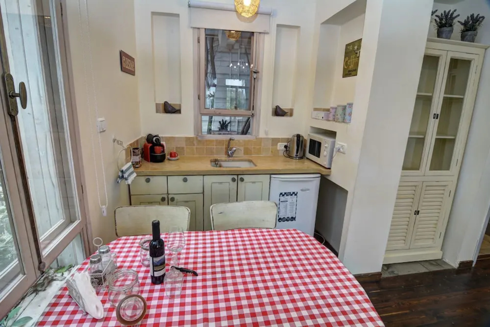 The White Cabins - Home