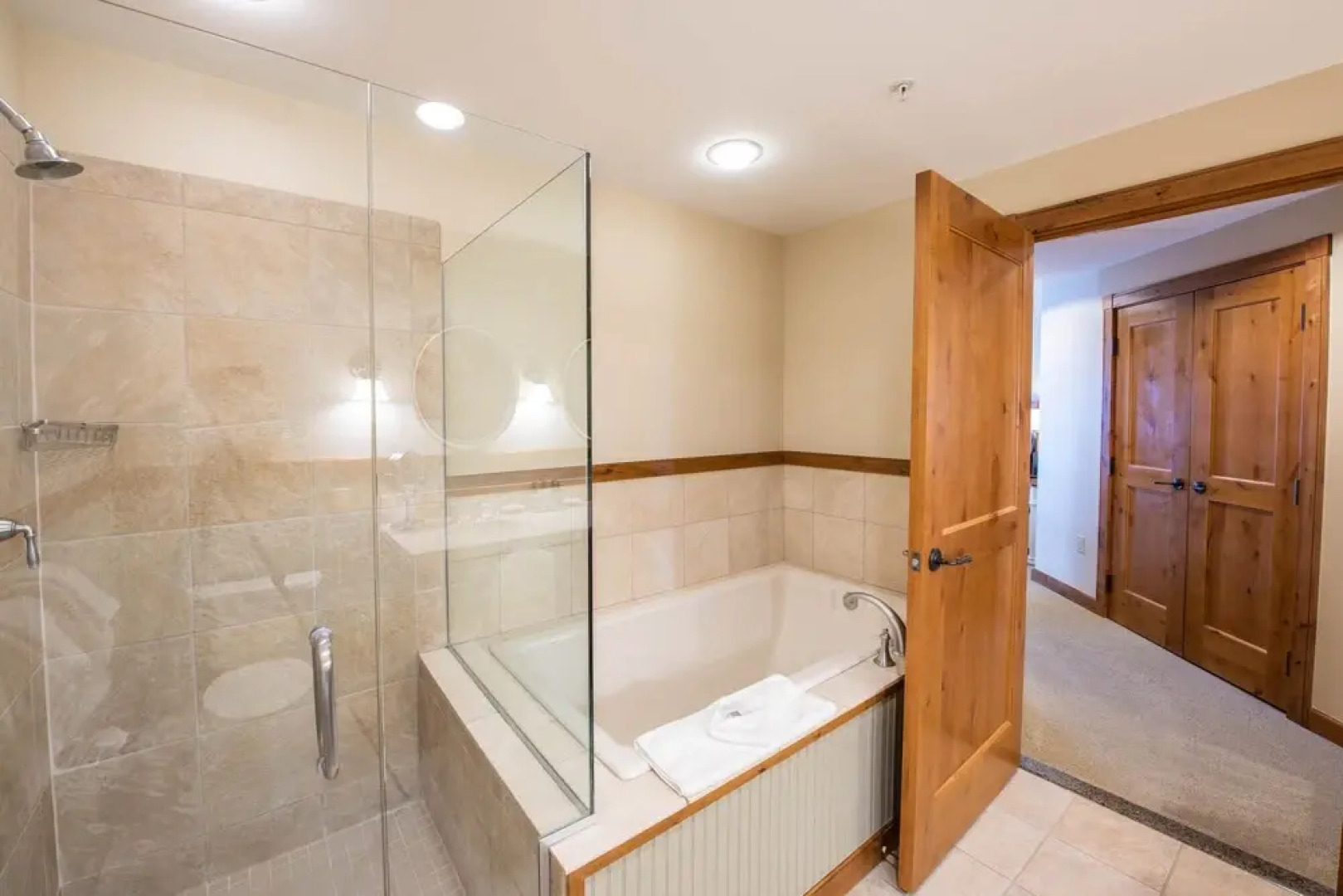 Spacious 3 Bedroom With 4 Beds And Sleeper Sofa Condo - No Cleaning Fee! by RedAwning