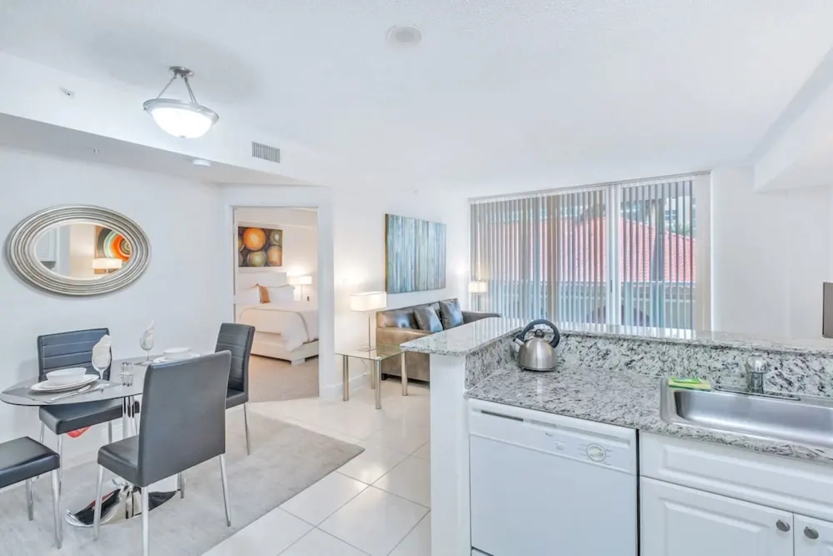 Churchill Suites Intracoastal Yacht Club