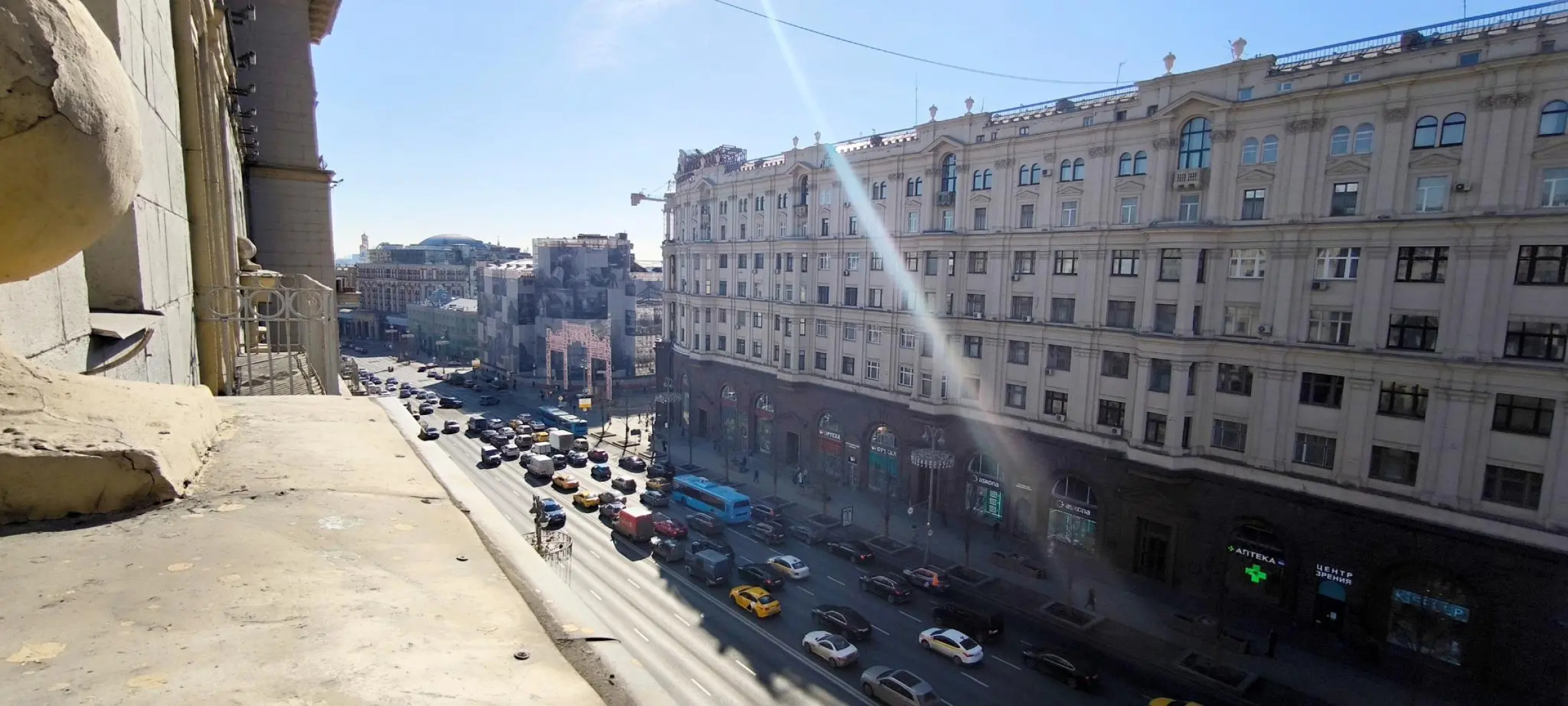 Tverskaya Street (Тверская Стрит) на улице Тверская 6 строение 1