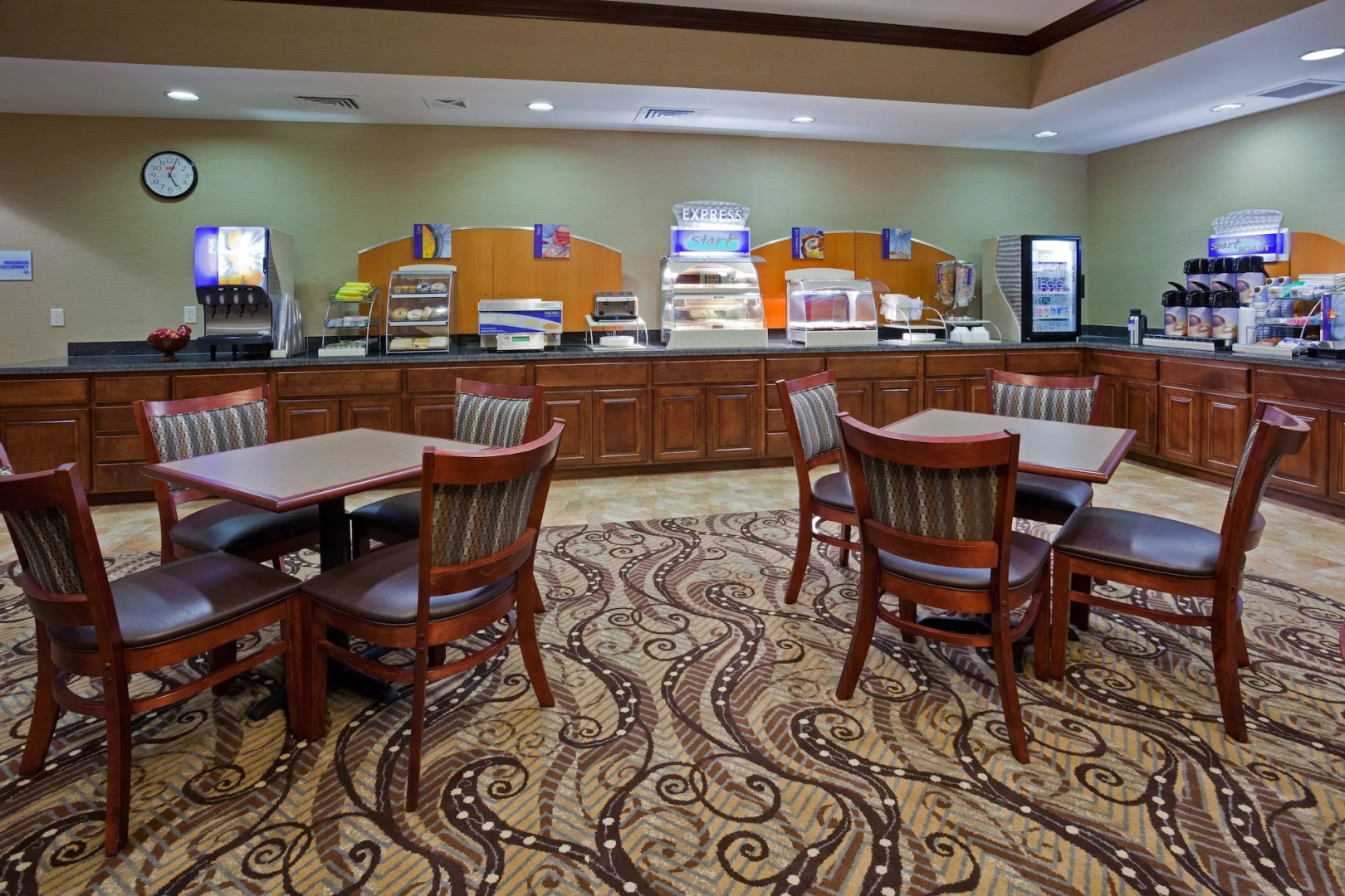 Holiday Inn Express and Suites Mason City by IHG