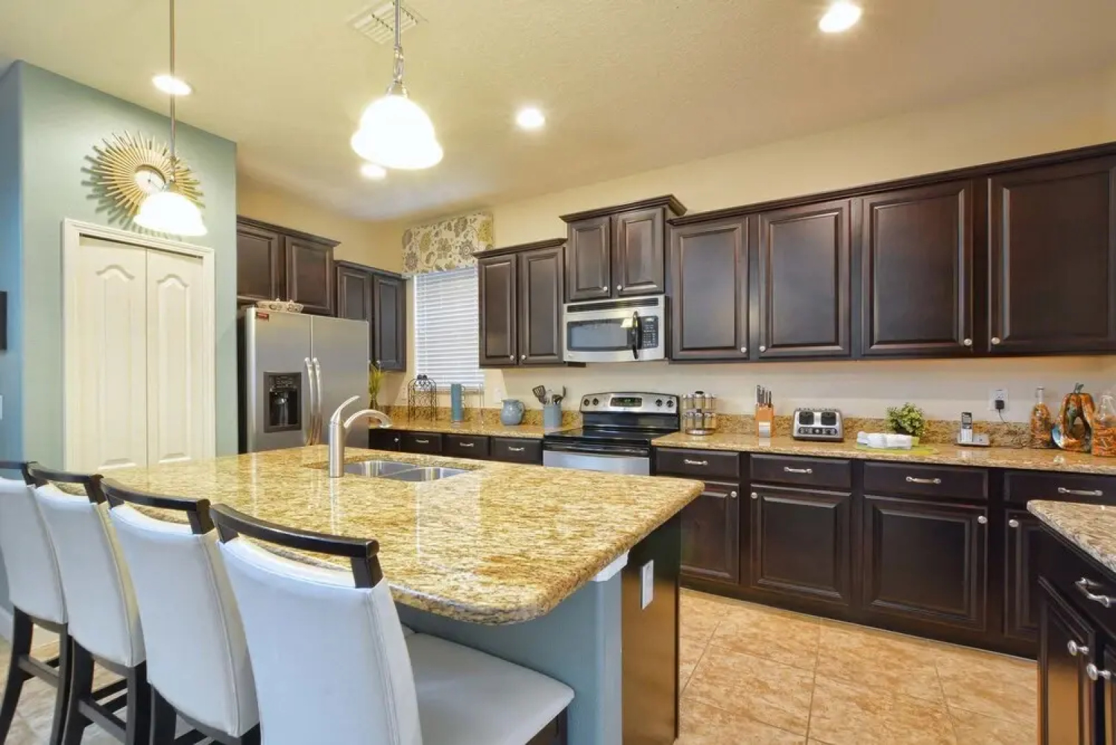 Paradise Palms 8945