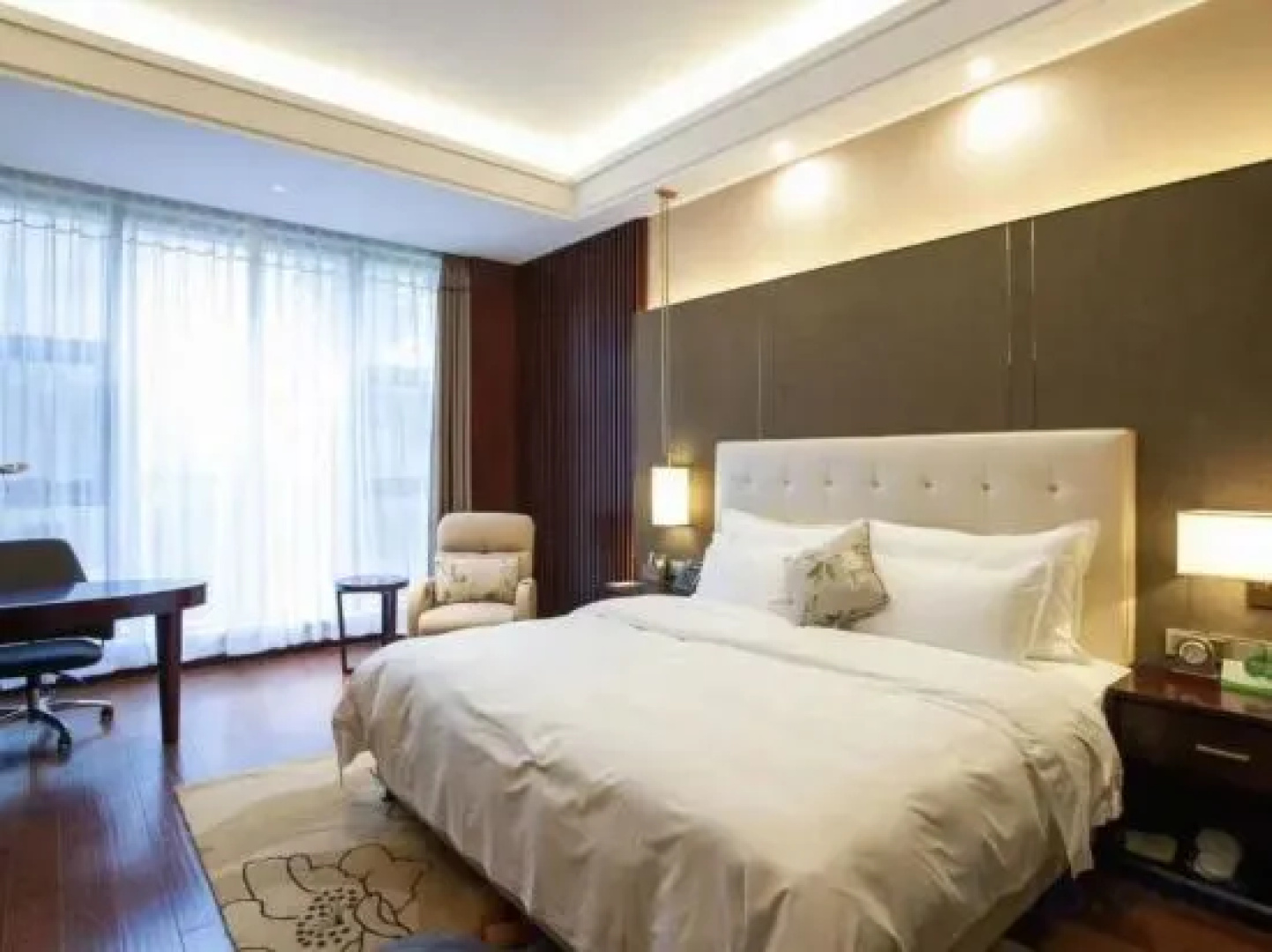 Swan Lake International Hotel