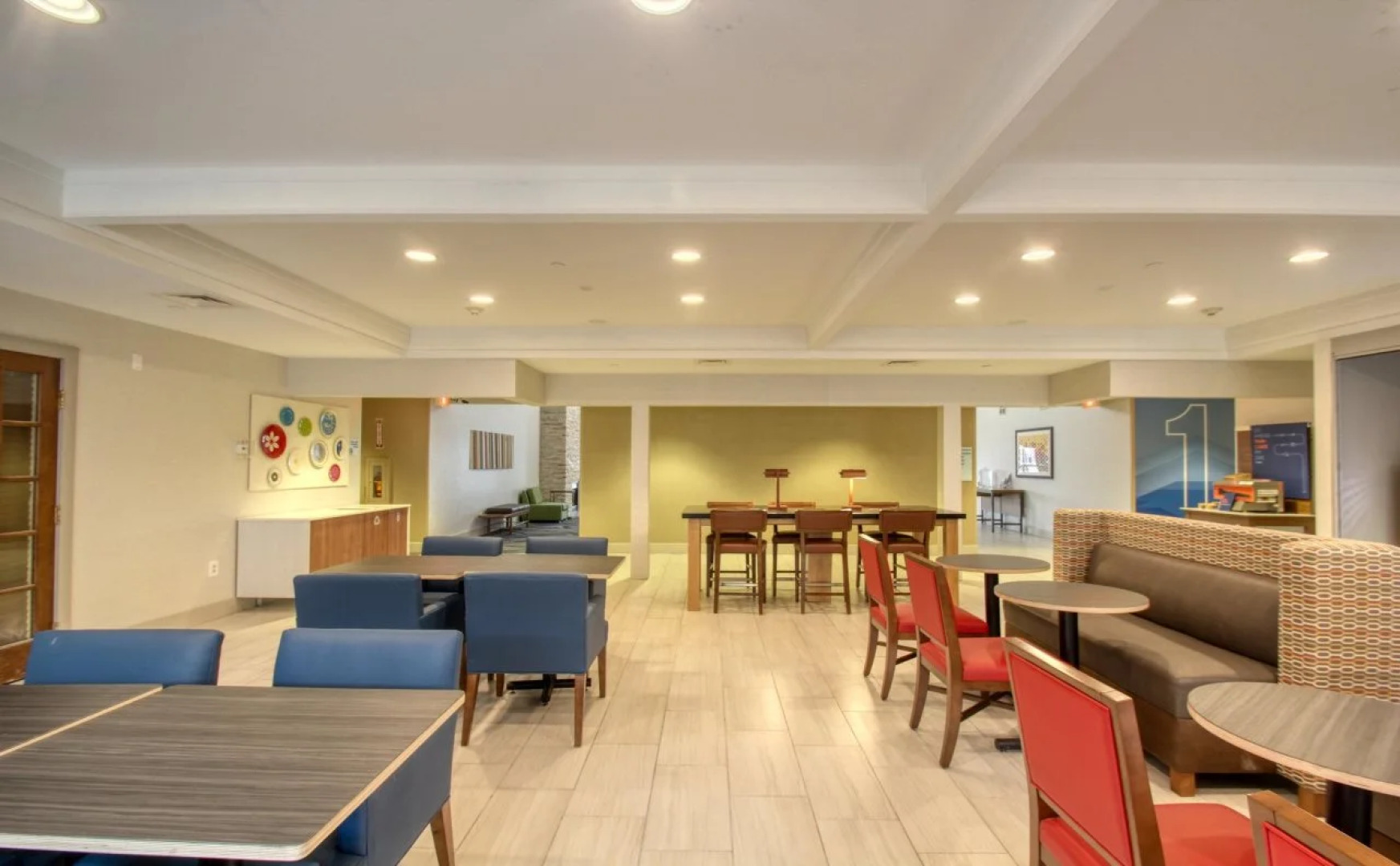 Holiday Inn Express Hotel & Suites Oshkosh by IHG