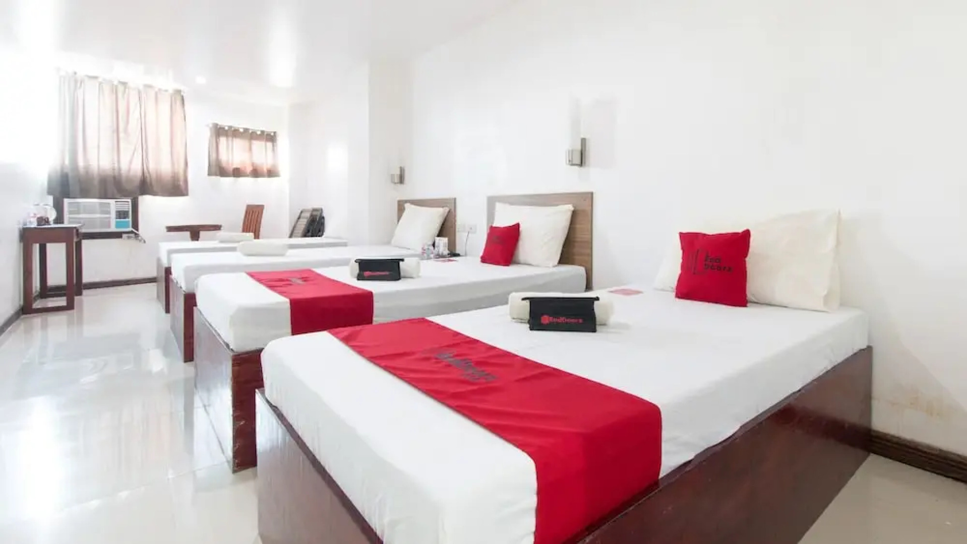 RedDoorz Plus near Vigan City Commercial Center