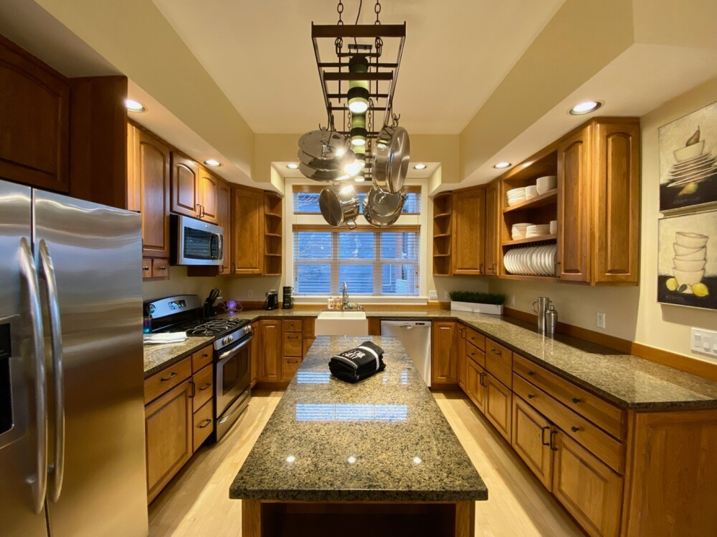 Tranquil 3BR House with Balcony