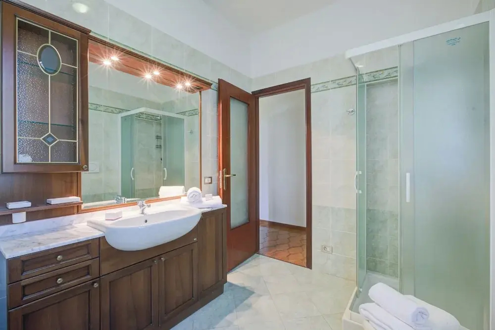 A Due Passi Dal Bosco