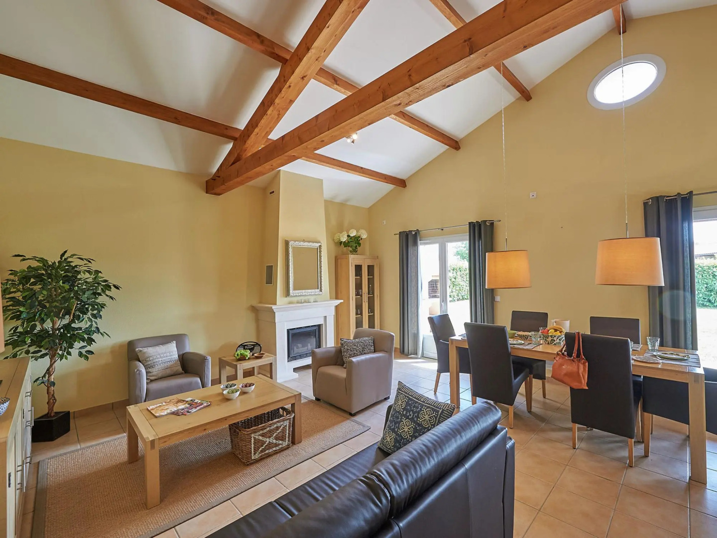 Modern villa with fire place, in the beautyful Loire region