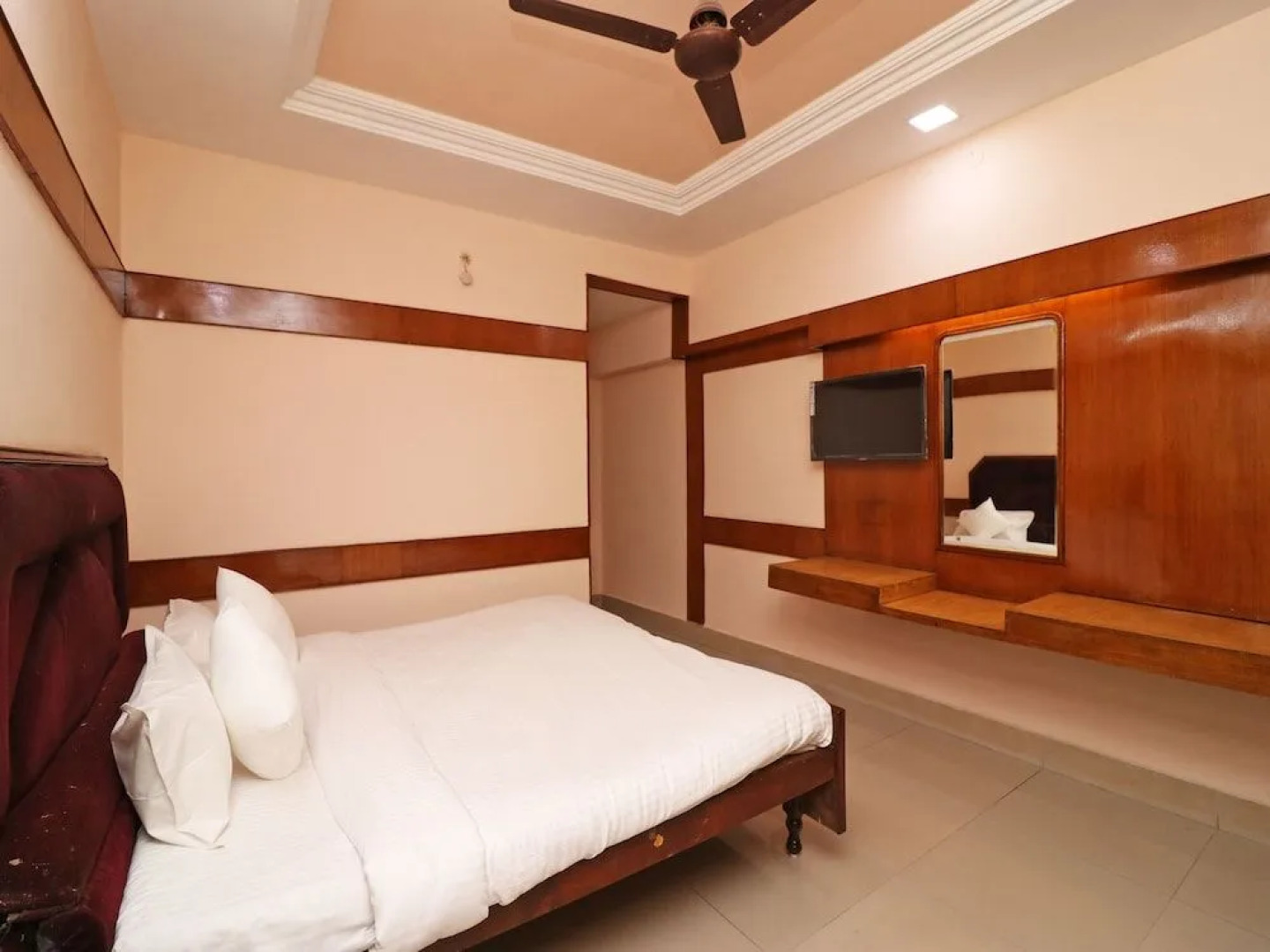 SPOT ON 37002 Hotel Natraj
