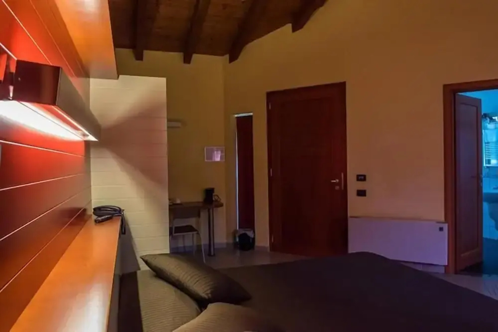 Room in Guest Room - Alba Village Hotel Room Twin Beds