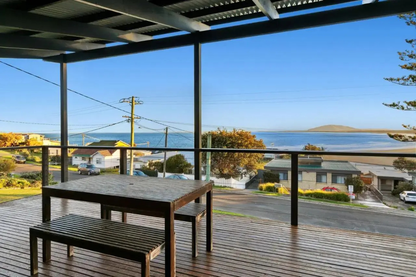 CARMELONE Gerroa 4pm check out on Sundays