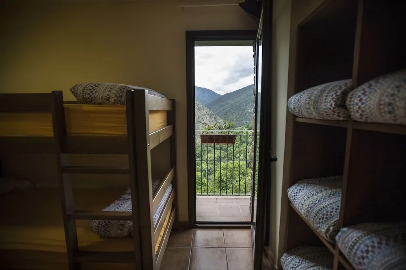 Abadia De Montenartro Hostel