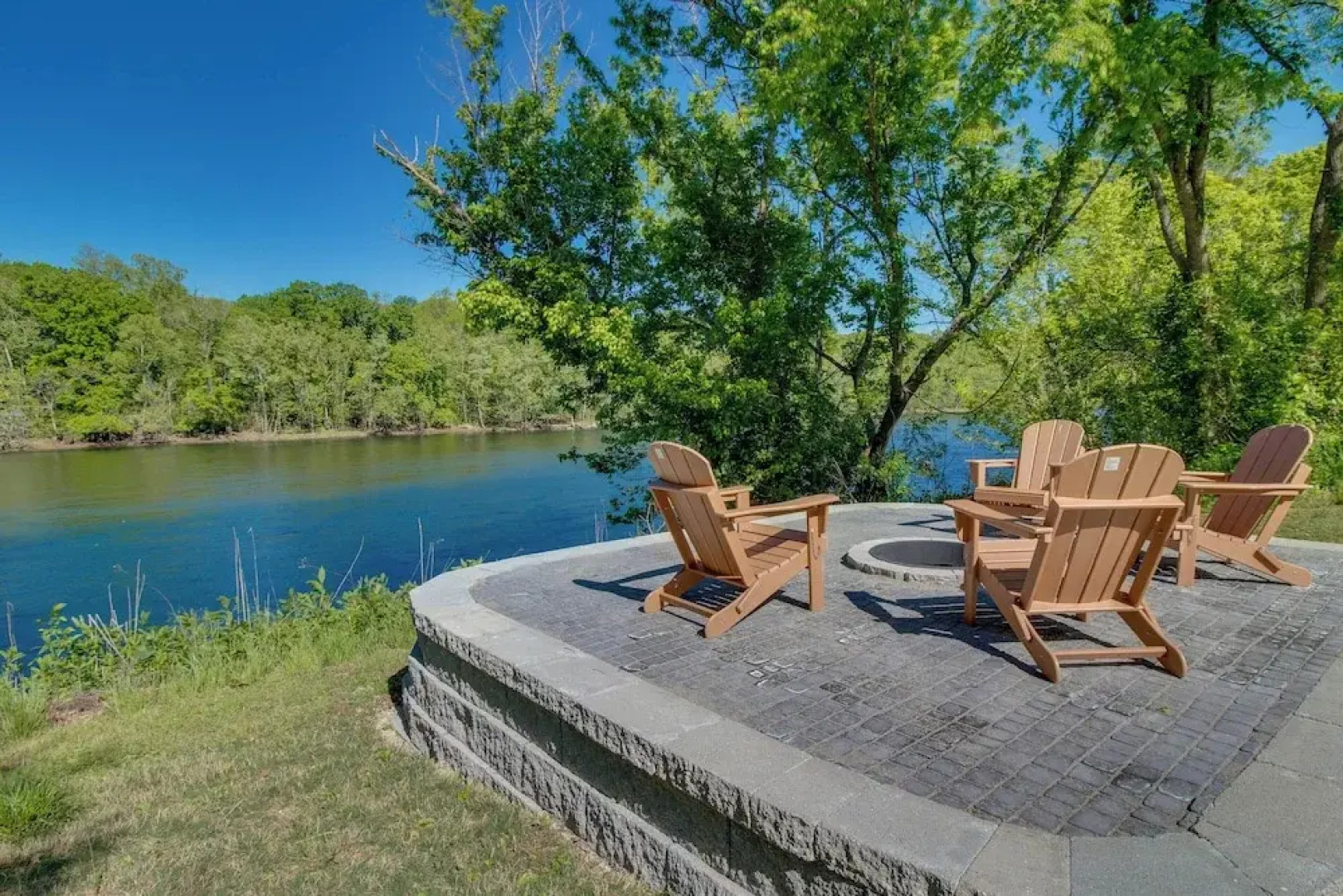 Fire Pit & Grill: Riverfront Home in Arkansas!