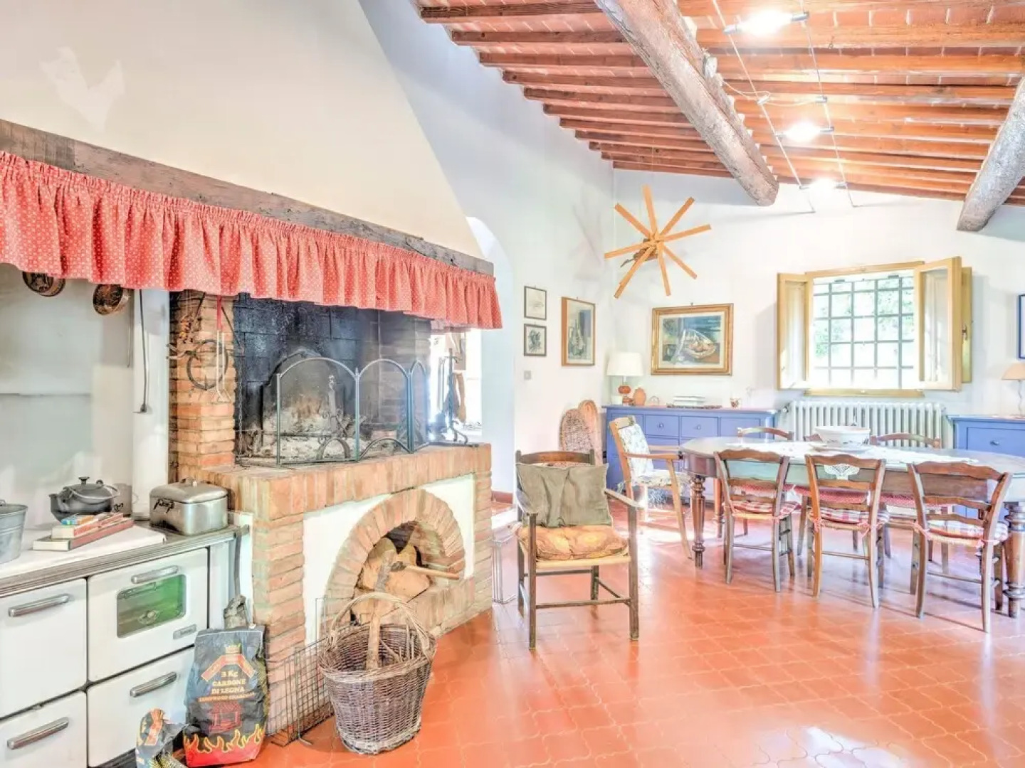 Hilltop Holiday Home in San Miniato with Hot Tub