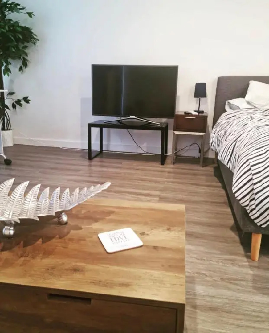 Modern & cosy studio unit on Island Bay beachfront