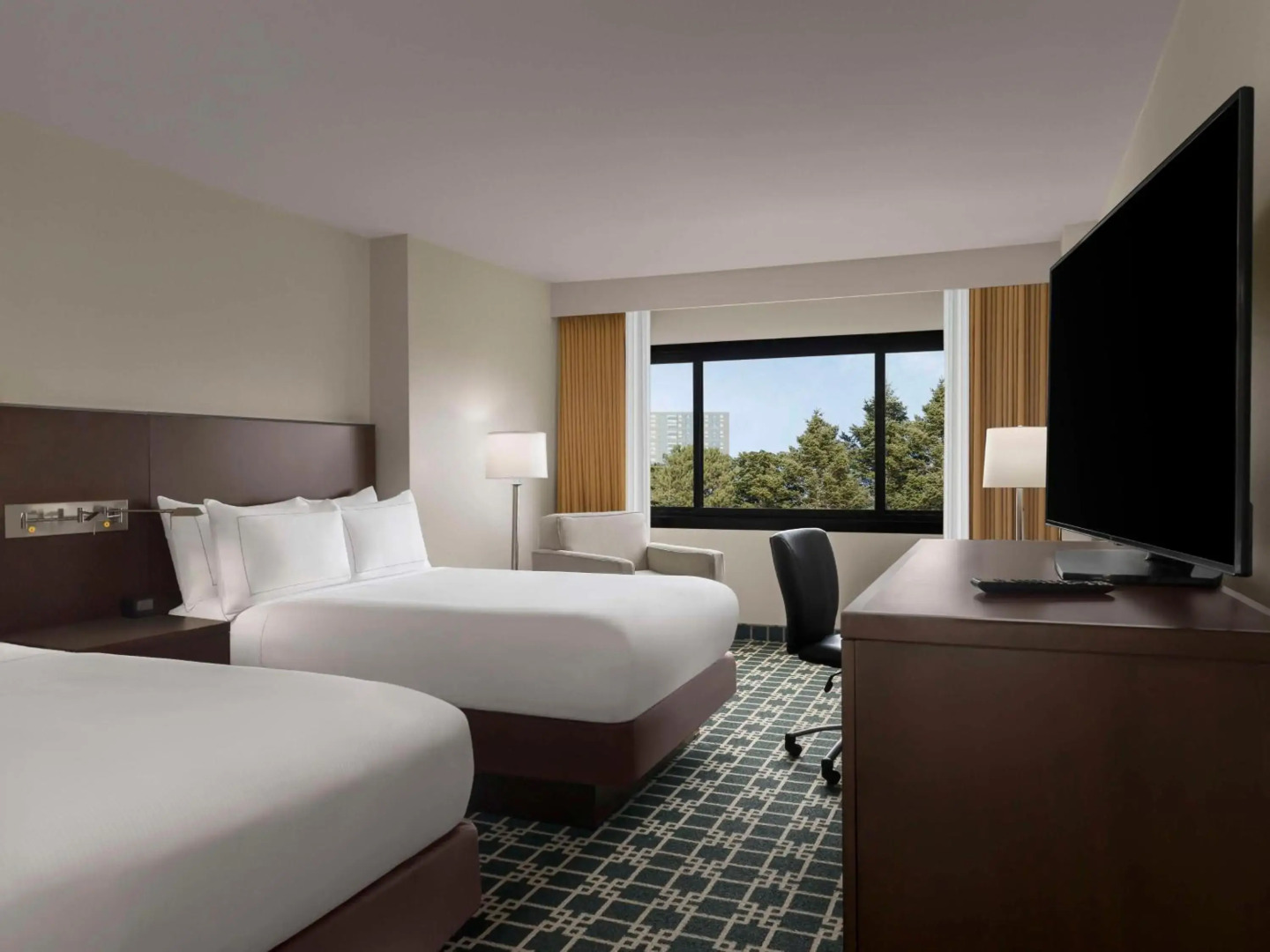 DoubleTree by Hilton Fort Lee - George Washington Bridge