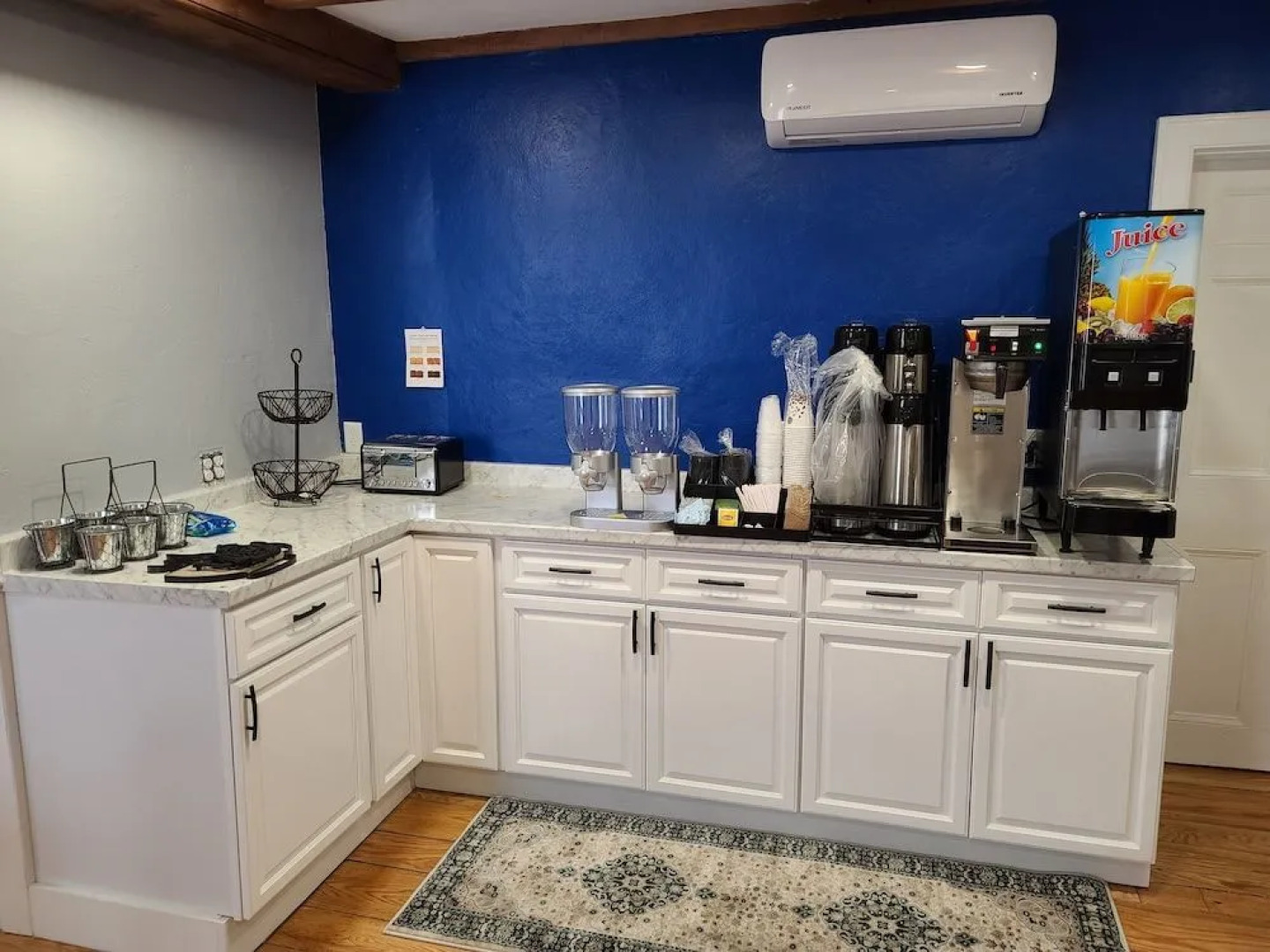 Olde Tavern Motel And Inn