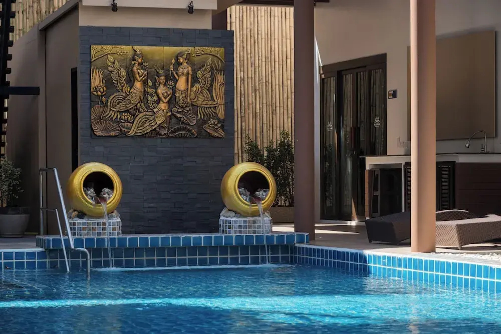 Blue Palm Residence Kata