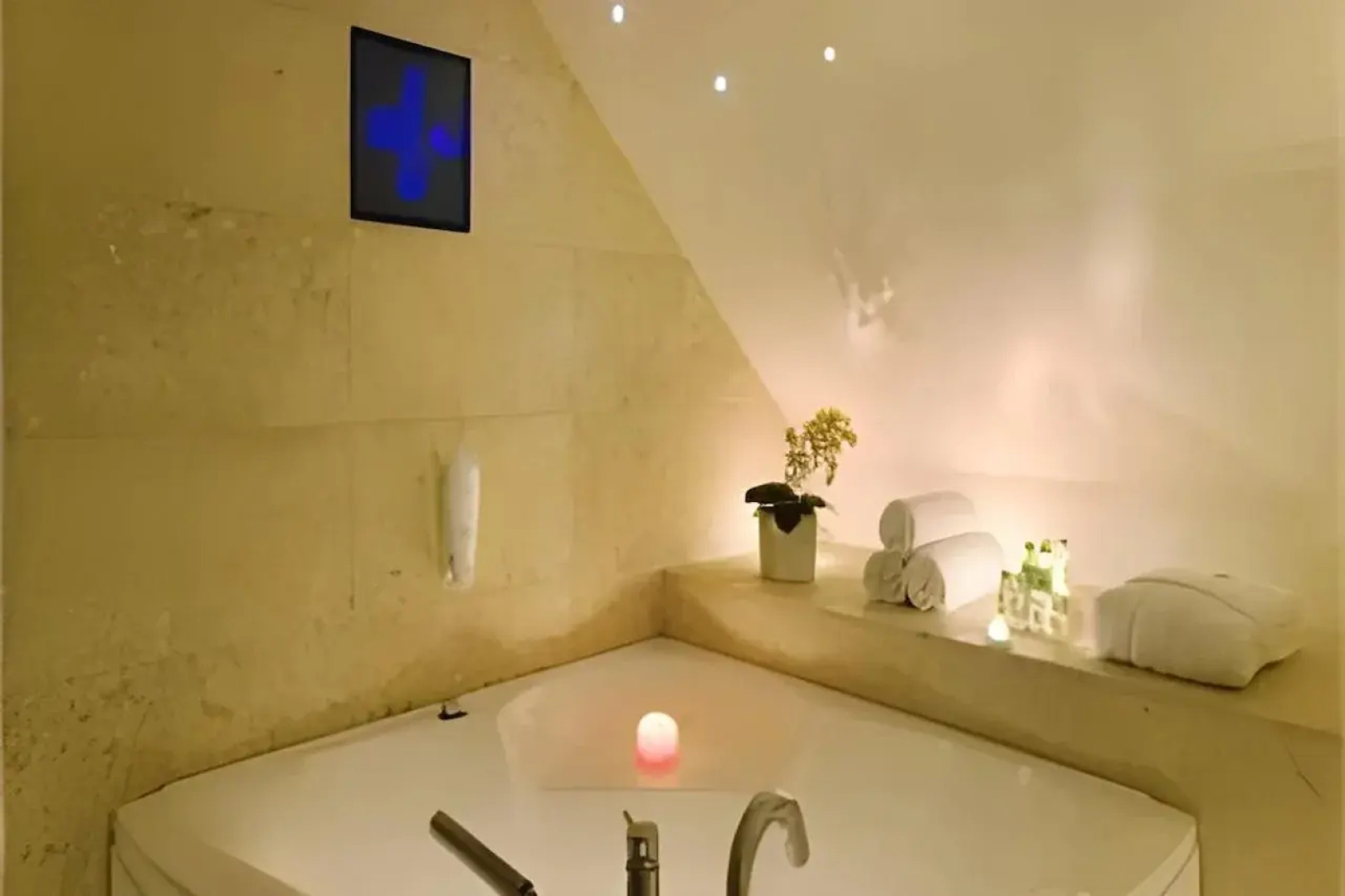 Kreutzwald Hotel Таллин