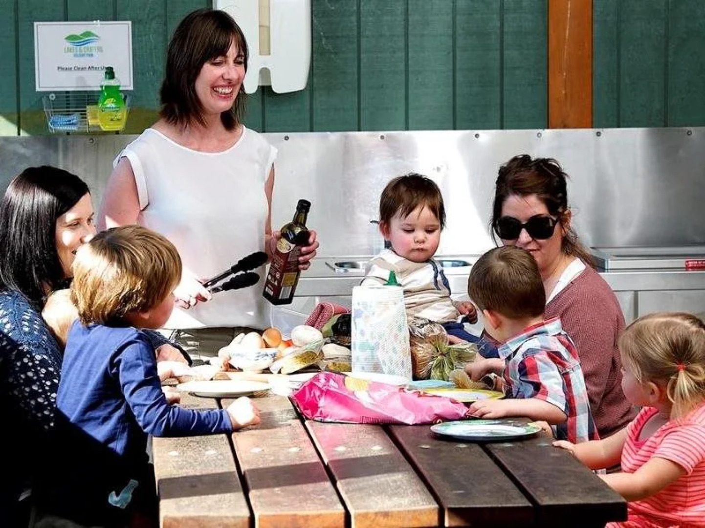 Lakes And Craters Holiday Park