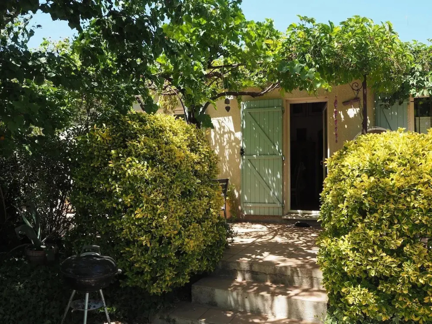 Cozy Vacation House With Pool, Vernegues