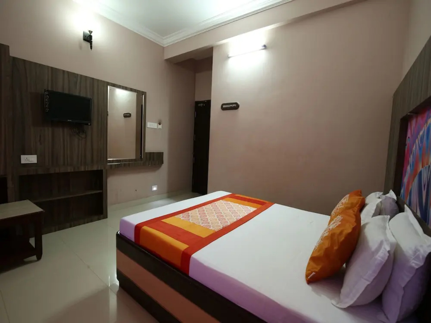 OYO 7878 Hotel Skyark