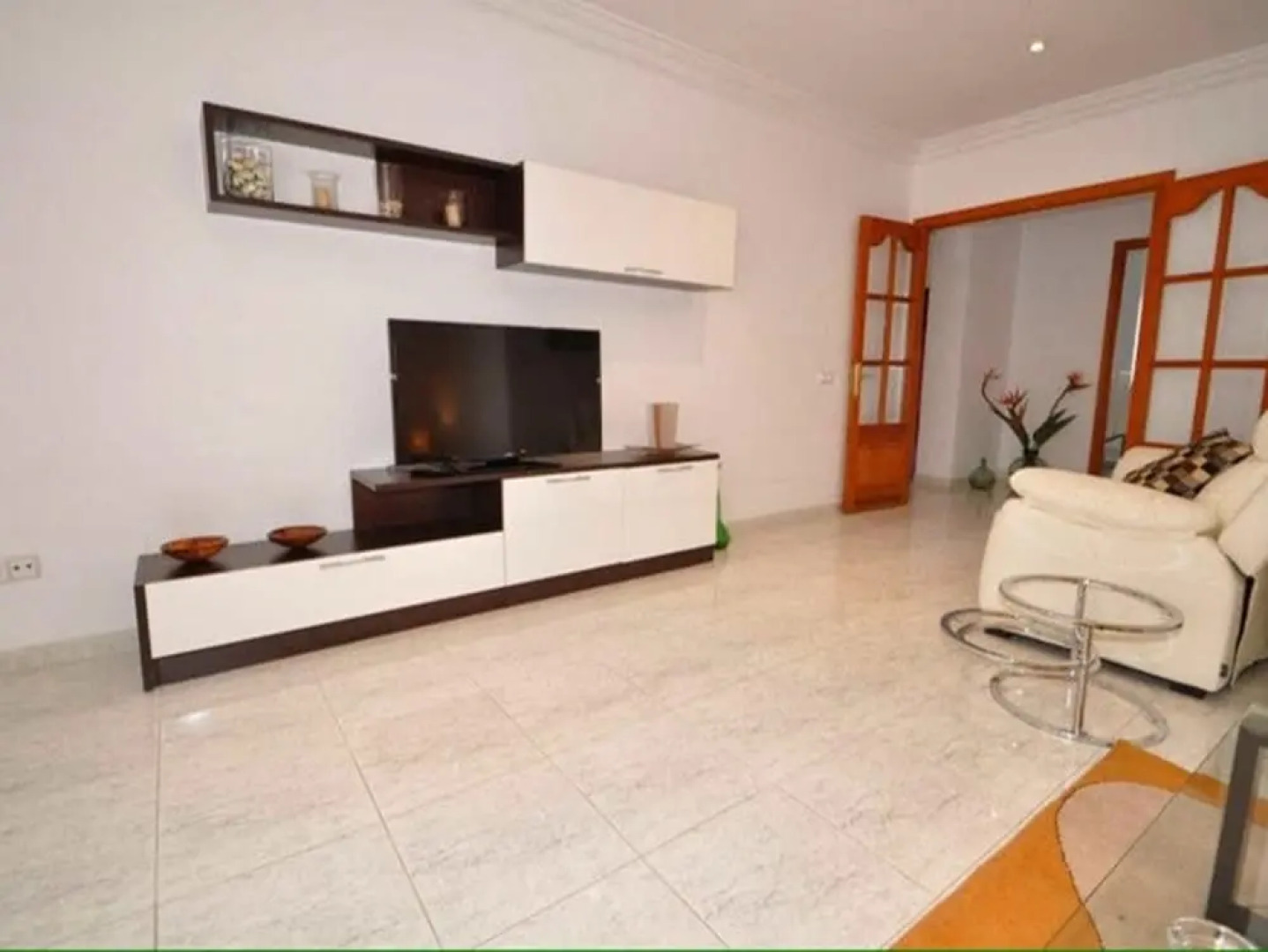 Llubi Pool and Views