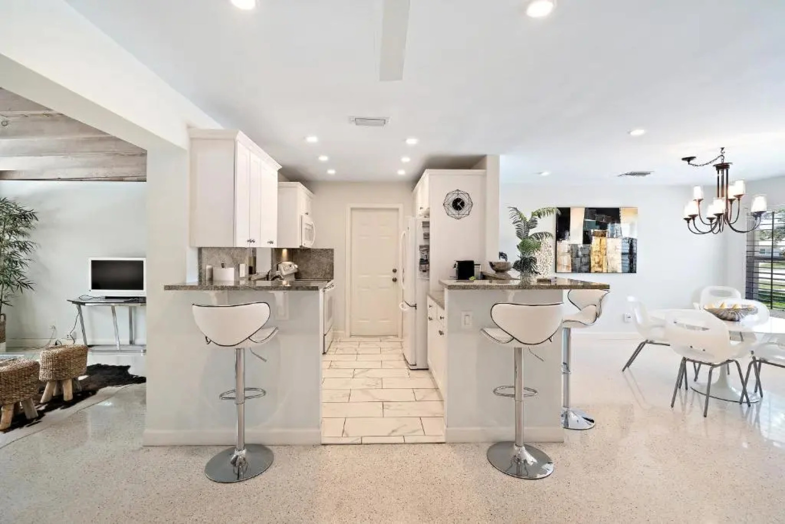 Walk 2 Beach 'Salt & Sea Sanctuary' Private Heated Pool