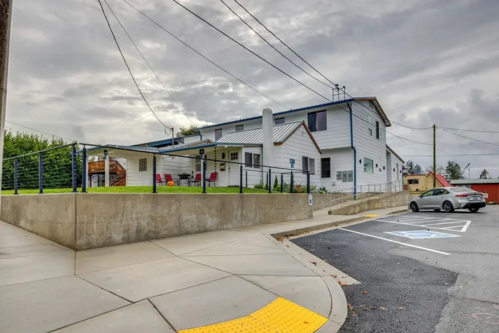 Walk to Marina: Tillamook Bay Apt w/ Water Views!