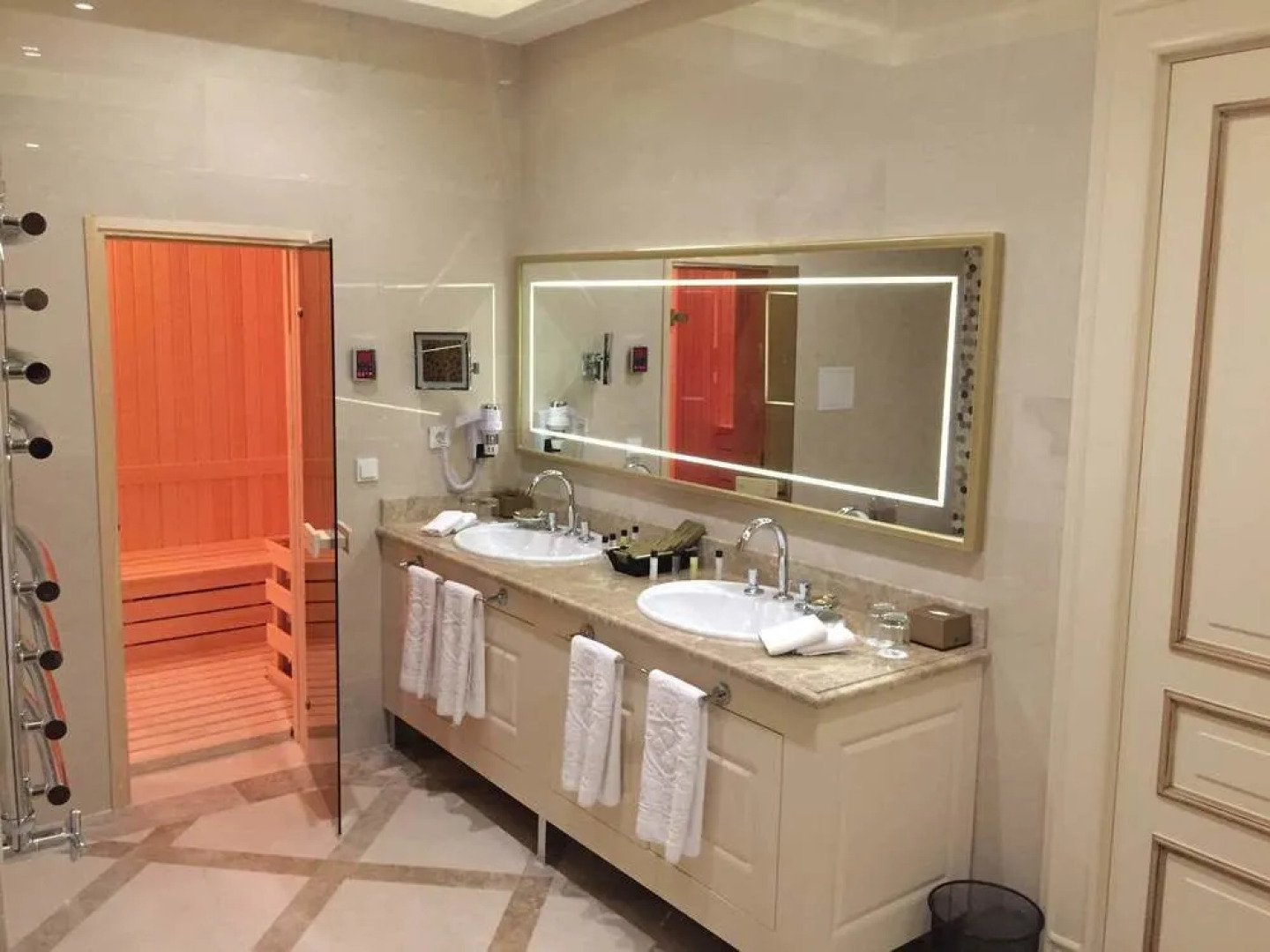 Royal Plaza Hotel and Casino