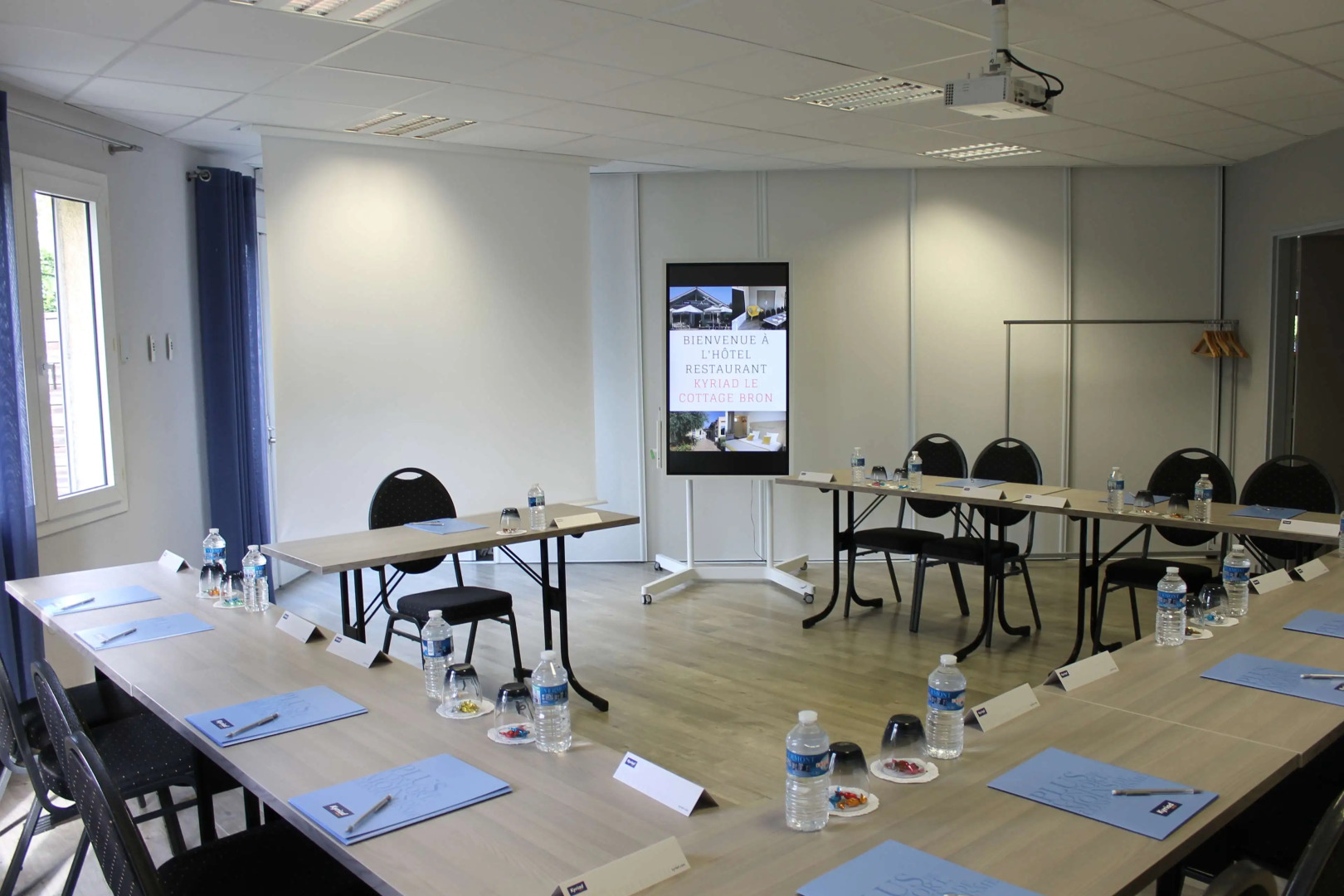 Hotel Kyriad Lyon Est - Bron Eurexpo Le Cottage