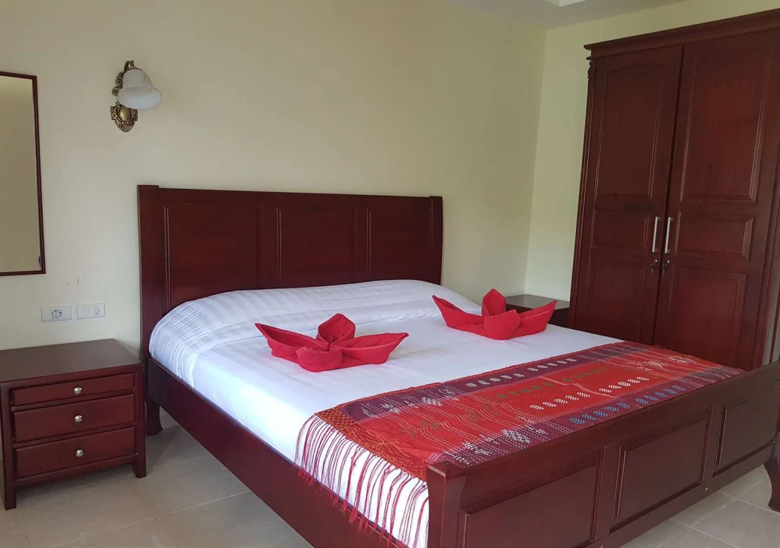 Zoe's Paradise Waterfront Hotel