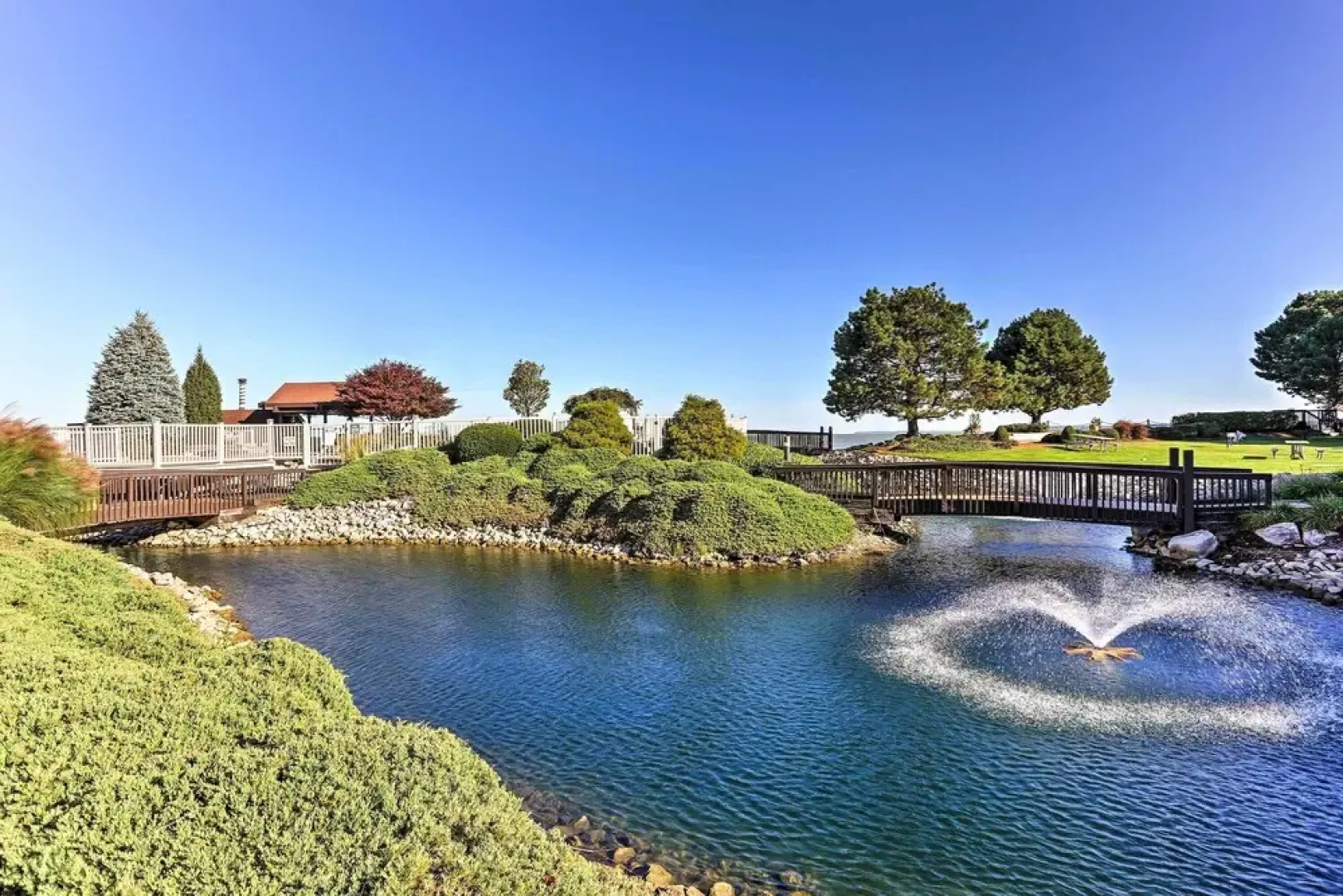 The Shores Condo w/ Beach Access < 2 Mi to Dtwn!