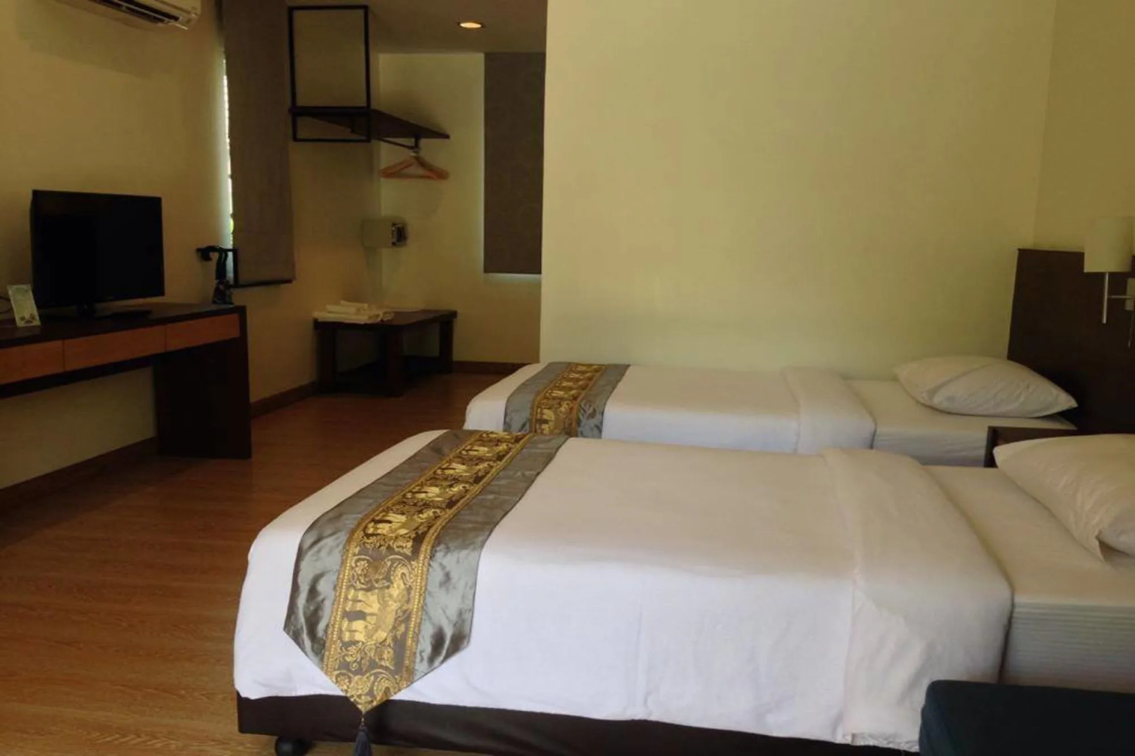 Baan Klang Aow Beach Resort