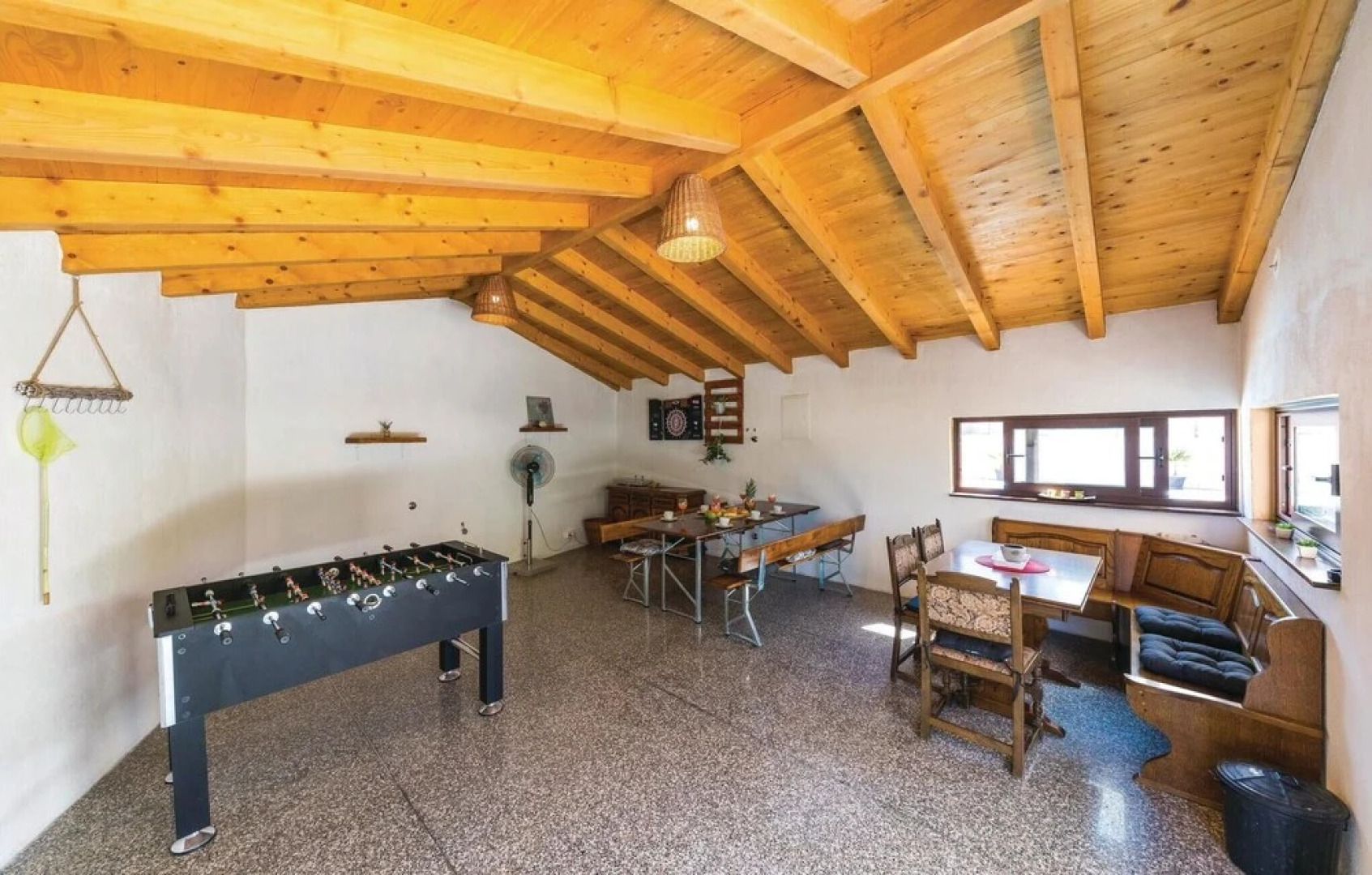 Stunning Home in Kastel Stari With Wifi, 6 Bedrooms and Jacuzzi