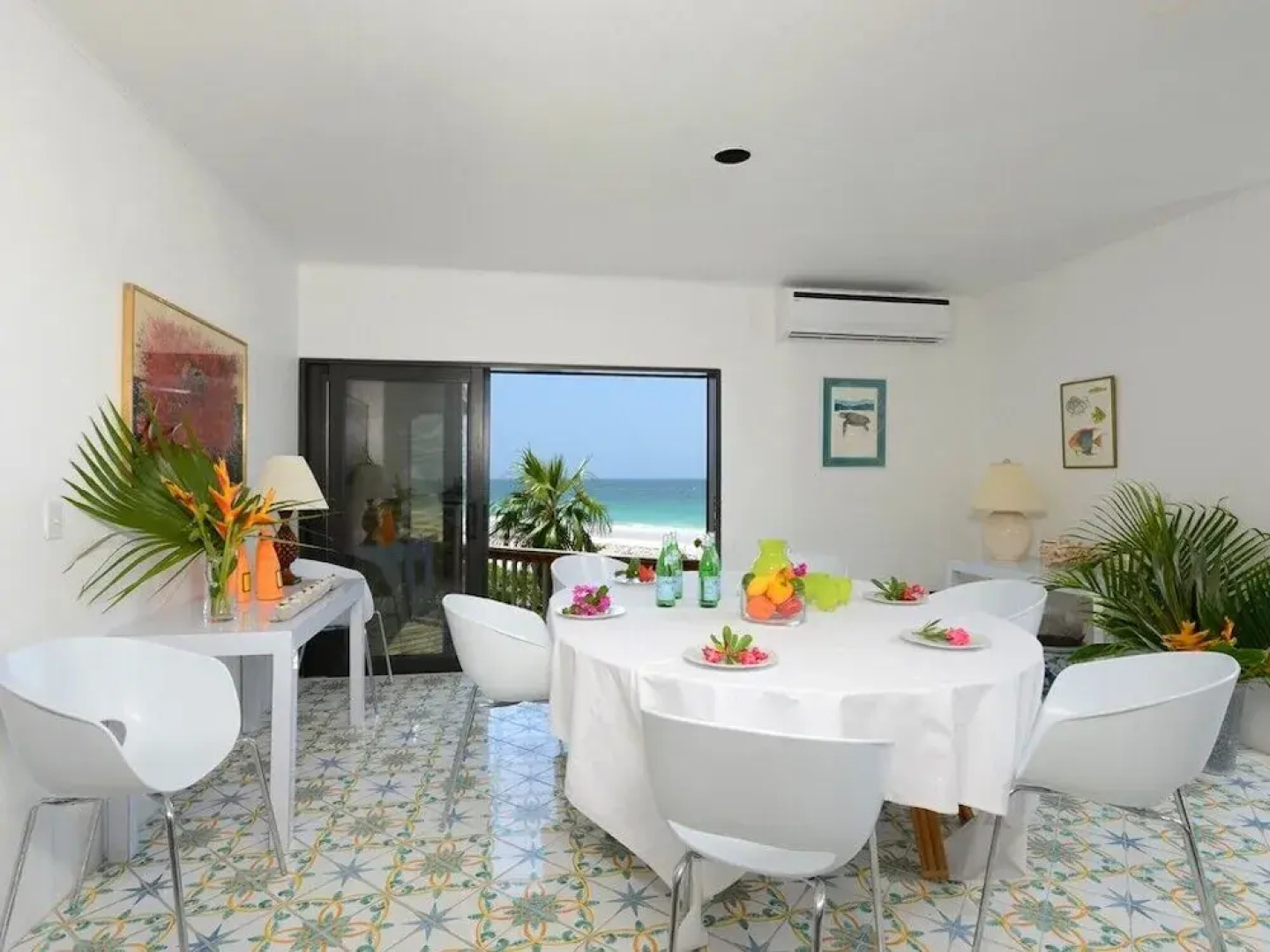 Oceanfront Elegance: Lovely Home With Views